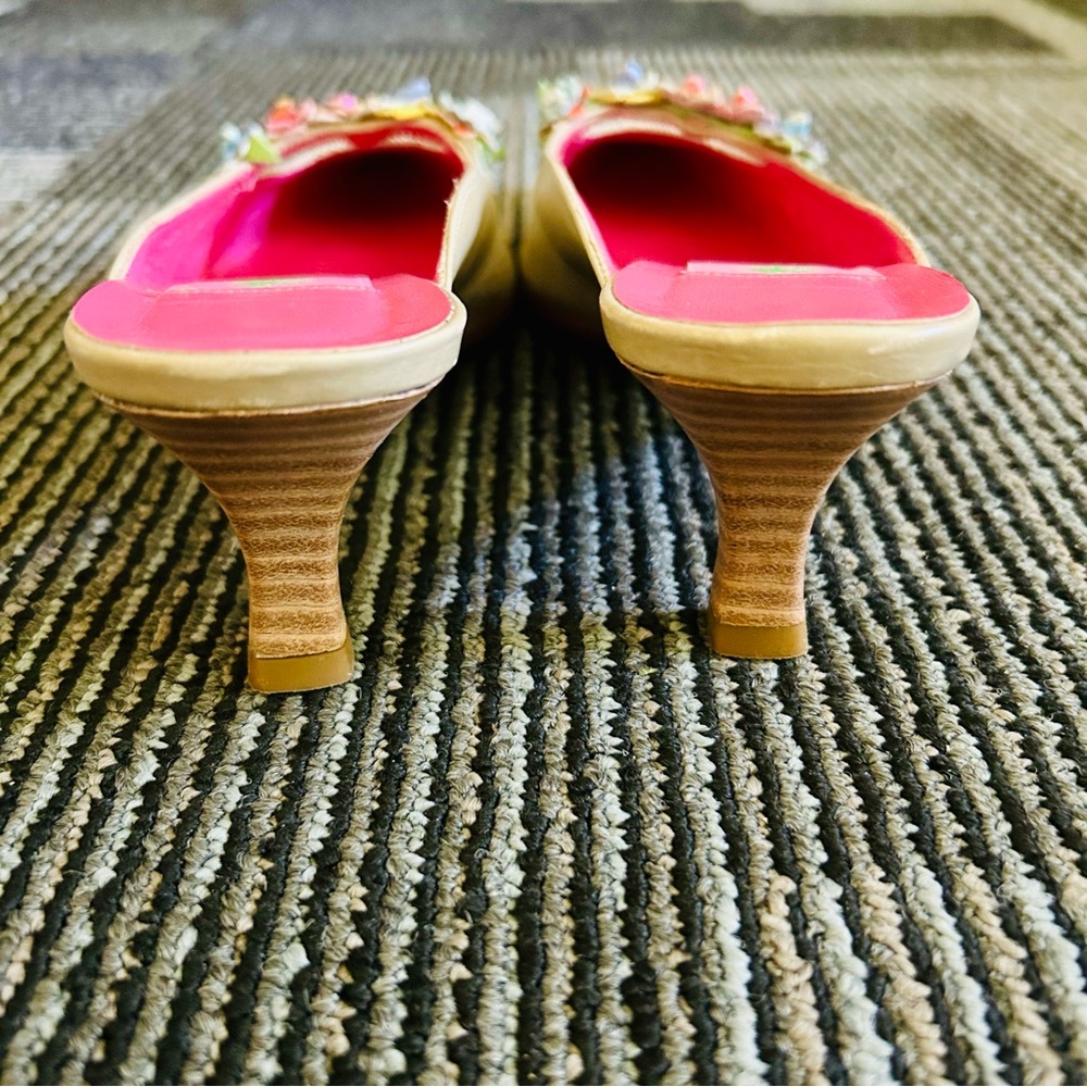 Lilly Pulitzer Natual Linen Lucky Flowers Pointed Toe Kitten Heel Mules size 6 M - Picture 8 of 15